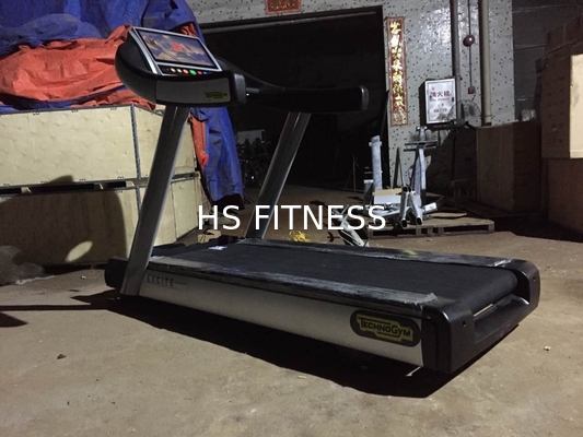 Body Building Commercial Gym Treadmill Technogym 16.1 Inch TFT Color Screen